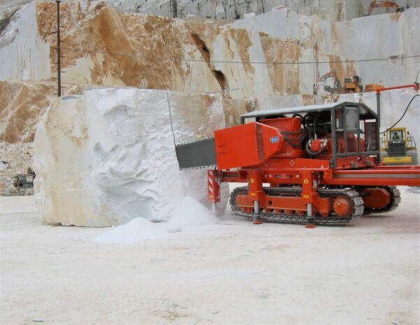 Fantini Quarry Bench Chainsaw 70BU-C in action