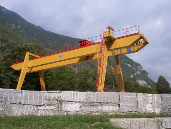 Giacomini Gantry Crane in action