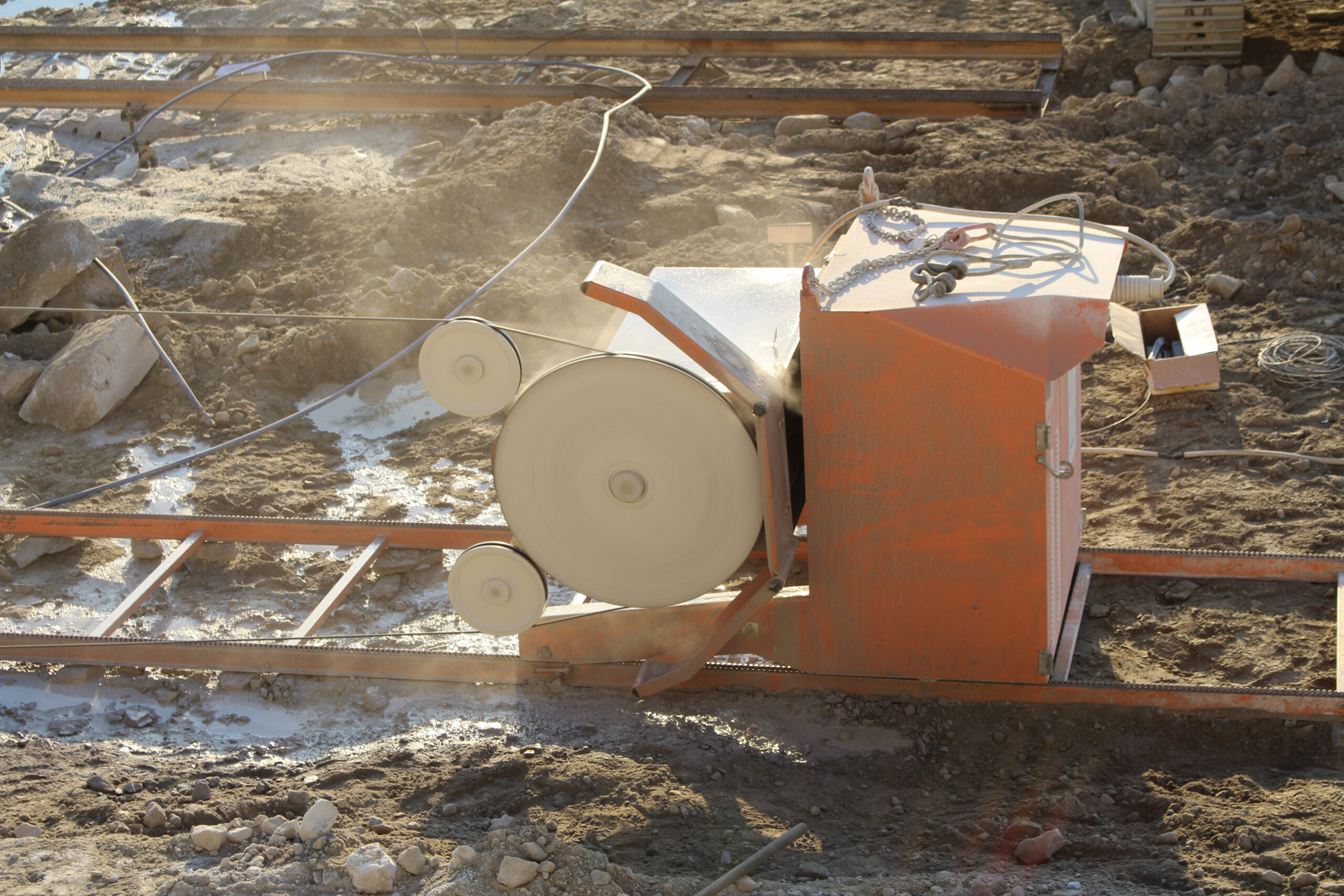 When and How to Use a Wire Saw in Your Quarry or Fabrication Facility