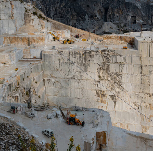 picture of a large stone quarry